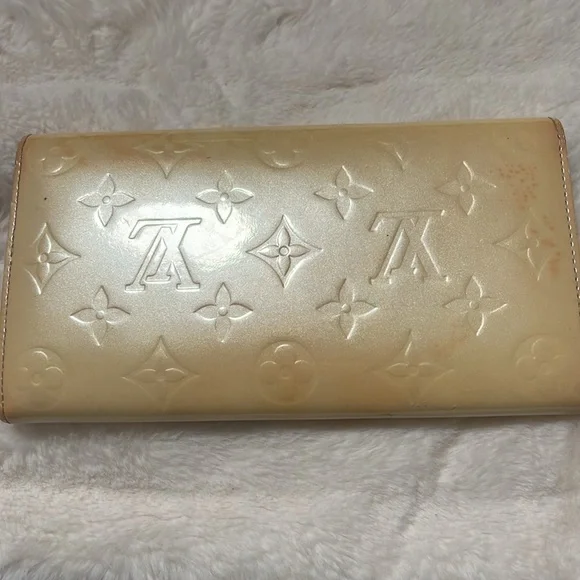 LOUIS VUITTON VERNIS SNAP WALLET- Authentic- Ombre Yellow​
